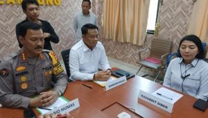 Kabid Humas Polda Lampung konferensi pers terkait penghentian kasus TikTokers Bima. | dok. Polda Lampung