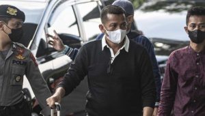 Bupati Meranti Muhammad Adil saat tiba di gedung KPK. | ist