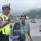 Viral Kakek Nenek Jalan Kaki di Tol Cisumdawu, Ngaku Tak Punya Ongkos