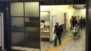 CCTV yang memperlihatkan aksi 8 WNI menerobos stasiun Shinkansen