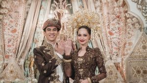 Enzy resmi menikah dengan Maulana Kasetra atau yang akrab disapa Molen.