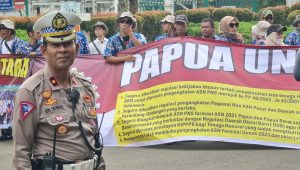 Unjuk rasa di sekitar Patung Kuda, Jakarta Pusat pada Rabu, 24/5/2023