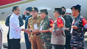 Jokowi tiba di Lampung disambut Gubernur Arinal dan jajaran Forkopimda. | Humas Pemprov Lampung