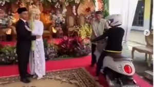Viral seorang emak-emak bermotor terobos resepsi pernikahan. | Tangkapan layar Instagram @terang_media