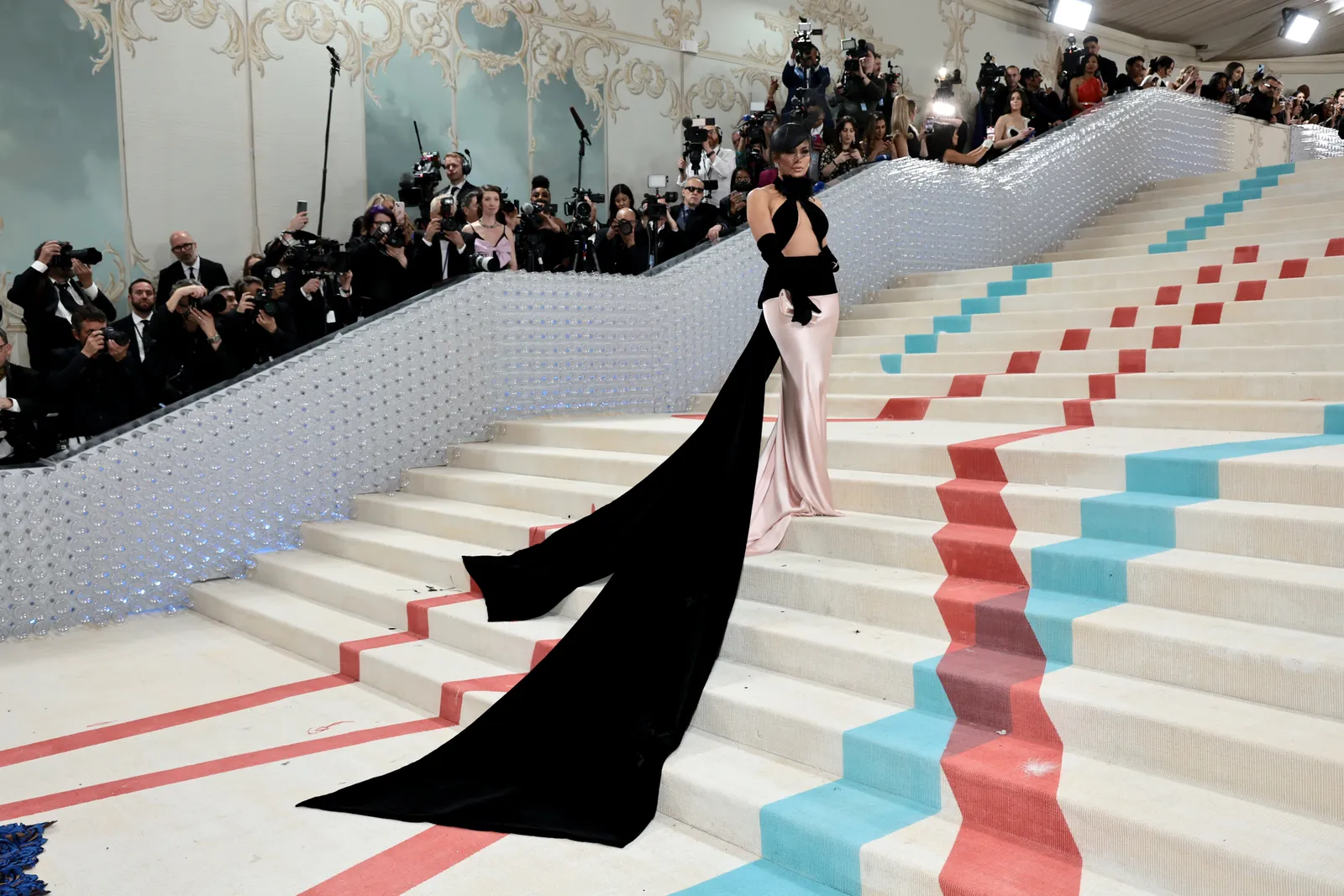 Jennifer Lopez di Met Gala 2023 | ist