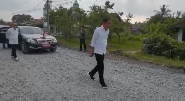 Parah! Jalan yang Dilintasi Jokowi di Lampung Masuk Kategori Rusak Berat