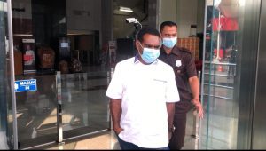 Kadis PUPR Papua Gerius One Yoman diperiksa KPK, Jumat, 19/5/2023