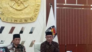 Ketua KPU RI Hasyim Asyari dan Imam Besar Masjid Istiqlal Nasaruddin Umar dalam audiensi beberapa pimpinan majelis-majelis tinggi agama terhadap KPU RI di Kantor KPU RI, Jakarta, Jumat, 19 Mei 2023. | Ist