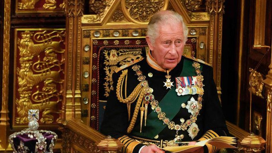 Raja Charles III. | Ist