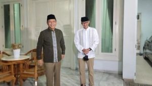 Menteri Pariwisata dan Ekonomi Kreatif (Menparekraf) Sandiaga Uno saat bertemu Plt Ketua Umum (Ketum) Partai Persatuan Pembangunan (PPP) Muhamad Mardiono. | Ist