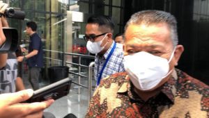 Bupati Bolaang Mongondow Utara, Depri Pontoh usai menjalani pemeriksaan di KPK
