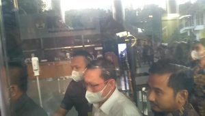 Hasbi Hasan usai diperiksa KPK pada Rabu, 24/5/2023