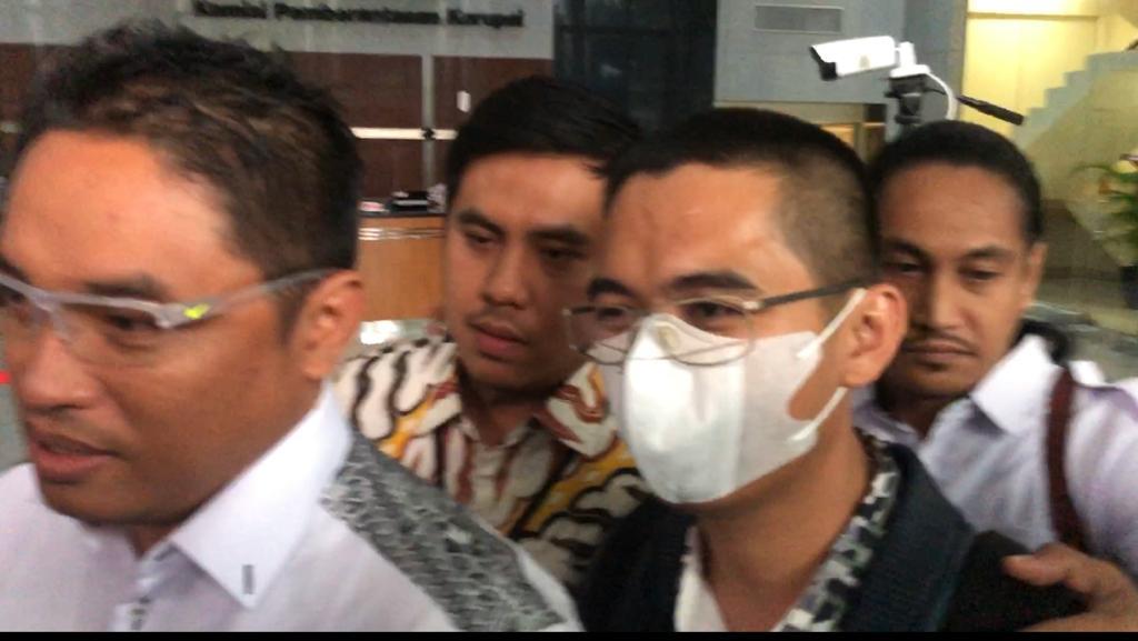 mantan Komisaris PT Wijaya Karya (Wika) Beton, Dadan Tri Yudianto usai diperiksa KPK
