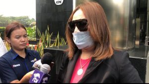 Seorang wanita bernama Linda Susanti yang mendatangi KPK disebut ingin membantu Hasbi Hasan