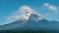 Gunung Semeru luncurkan awan panas guguran, Sabtu, 13/5/2023. | Pos PGA Gunung Semeru