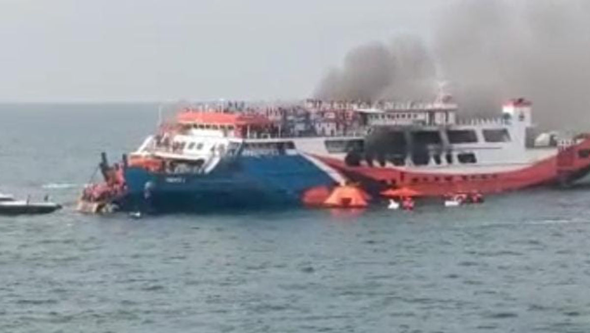Kebakaran KMP Royce 1 Berhasil Dipadamkam, Kapal Dievakuasi ke Perairan Merak