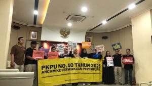 Masyarakat Peduli Keterwakilan Perempuan mendesak Komisi Pemilihan Umum (KPU) untuk segera merevisi Peraturan KPU (PKPU) Nomor 10 Tahun 2023 Pasal 8 ayat 2 huruf a yang mengatur terkait keterwakilan perempuan dalam pencalonan legislatif pada Pemilu 2024 | Merinda Faradianti/forumkeadilan.com