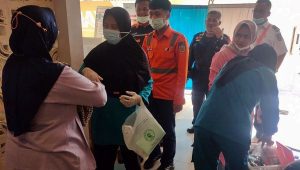 Seorang ibu melahirkan dengan selamat di KA Walahar. | Dok PT KAI Commuter