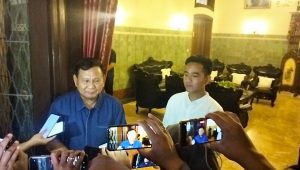 Menteri Pertahanan Prabowo Subianto bersama Wali Kota Surakarta Gibran. | Ist