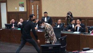 Eks Menkominfo Johnny G Plate saat menghadiri sidang perdana di PN Jakarta Pusat, Selasa 27/6/2023