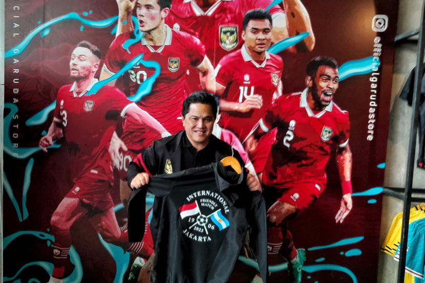 Jokowi dan Dresscode Merah Jadi Suntikan Semangat Tempur Skuad Garuda   