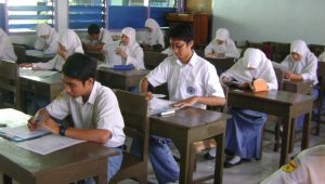 Ilustrasi seragam SMA