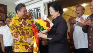 Seikat bunga politik dari Airlanga Hartarto untuk Puan Maharani