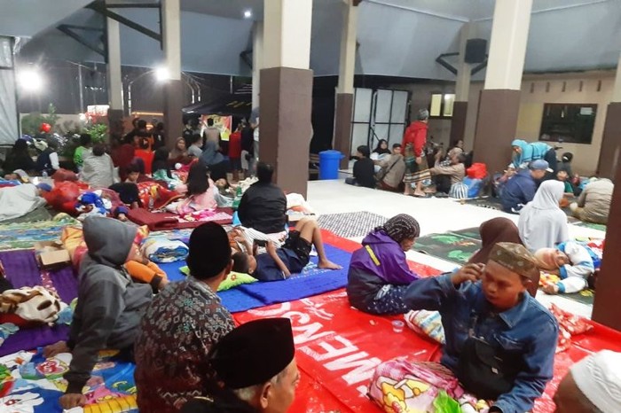Para pengungsi korban banjir lahar dingin Semeru di Lumajang, Jawa Timur | ist