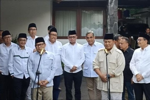 Ketum Gerindra Prabowo dan Ketum PKB Cak Imin memberikan keterangan pers usai menggelar pertemuan tertutup Minggu, 9/7/2023. | ist