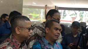 Ketua Forum Advokat Pembela Pancasila (FAPP) Ihsan Tanjung (batik biru) | Merinda Faradianti/forumkeadilan.com