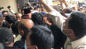 Panji Gumilang hadir di Bareskrim, massa ricuh