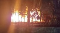 Kebakaran melanda sebuah rumah di pemukiman dekat rel kereta Klender. | ist