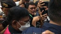 Johnny G Plate menghadiri pembacaan putusan sela di PN Jakarta Pusat, Selasa, 18/7/2023 | Merinda Faradianti/Forum Keadilan