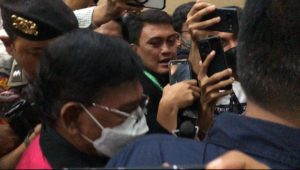 Johnny G Plate menghadiri pembacaan putusan sela di PN Jakarta Pusat, Selasa, 18/7/2023 | Merinda Faradianti/Forum Keadilan