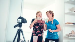 Ilustrasi food vlogger