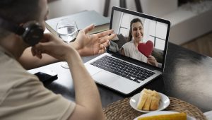 Ilustrasi long distance relationship
