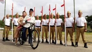 Kostum hari pahlawan