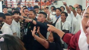 Seorang wanita diamankan karena hendak menerobos pengamanan Presiden Jokowi