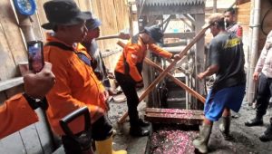 Polisi tutup penambangan emas yang terletak di Dusun Tajur, Desa Pancurendang, Kecamatan Ajibarang, Banyumas, Jawa Tengah.