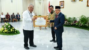 Basuki Hadimuljono melalui Kementerian PUPR juga mendapatkan penghargaan Adhikarya Utama Pembangunan Pertanian dari Kementerian Pertanian yang diserahkan oleh Wakil Presiden Ma'ruf Amin di Istana Wapres, Jakarta, Senin 14/8
