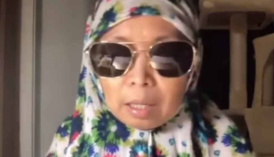 Viral sebuah video wanita berhijab membuat konten tutorial mengonsumsi daging bagi agar halal