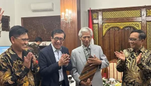 Yasonna Laoly dan Mahfud MD temui eksil di Belanda