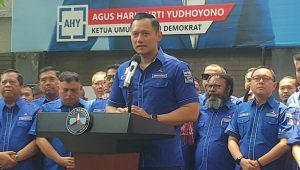 Ketua Umum Partai Demokrat Agus Harimurti Yudhoyono (AHY) memberikan keterangan terkait langkah Demokrat setelah mundur dari KPP, di kantor DPP Demokrat, Senin, 4/9/2023 | Charlie Adolf Lumban Tobing/Forum Keadilan