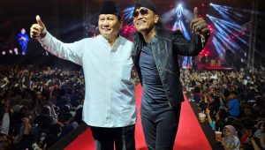 Potret kebersamaan bakal capres Prabowo Subianto dengan Gus Miftah di acara di Ponpes Ora Aji yang dipimpin oleh Gus Miftah di Kalasan, Sleman, Yogyakarta, pada Jumat, 8/9.