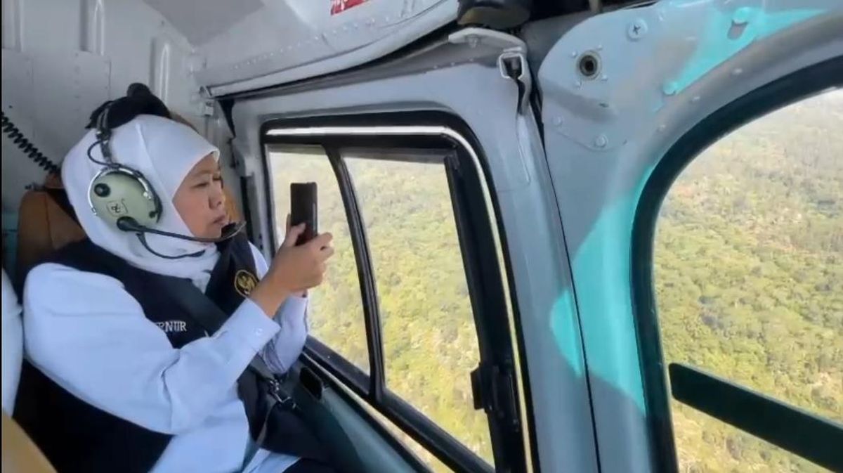 Khofifah Minta Water Bombing Dikerahkan untuk Padamkan Api di Bromo