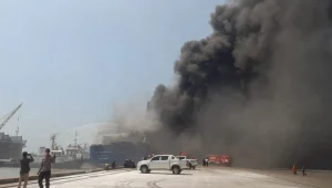 Kapal feri KMP Mutiara Berkah I terbakar di Dermaga Pelabuhan Indah Kiat, Merak, Banten, Rabu, 6/9/2023