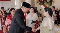 Presiden kelima RI Megawati Soekarnoputri dan Presiden keenam Susilo Bambang Yudhoyono sempat bersalaman dan saling menyapa saat hadir di Istana Merdeka, Jakarta, Kamis (17/8/2017) | Dokumentasi Susilo Bambang Yudhoyono