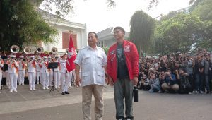 Momen Kaesang Pangarep tiba di kediaman Prabowo Subianto