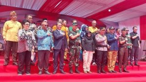 TNI-Polri, Komisi Pemilihan Umum (KPU), Dewan Kehormatan Penyelenggara Pemilu (DKPP), Badan Pengawas Pemilu (Bawaslu), dan partai politik (parpol) peserta Pemilu 2024 menandatangani deklarasi perdamaian di Lapangan Silang Monas, Jakarta Pusat, Selasa, 17/10/2023