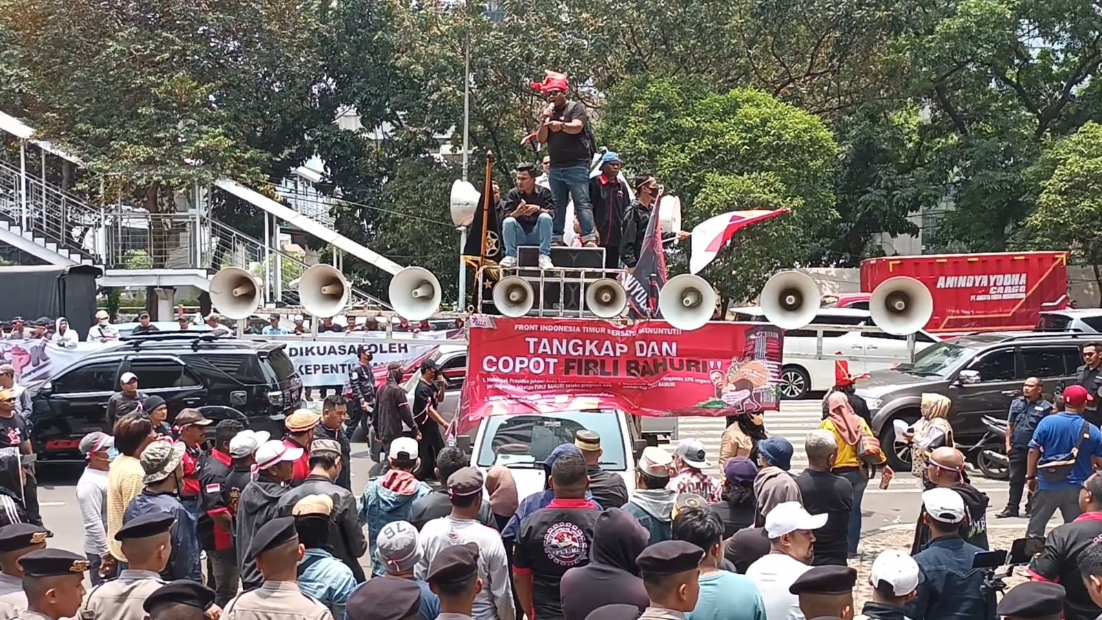 KPK Digeruduk Pendemo, Minta Firli Bahuri Dicopot